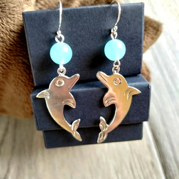 Cutie boho Sterling silver dolphin earrings. - Picture 3 of 6